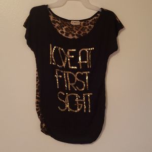 Free kisses tee